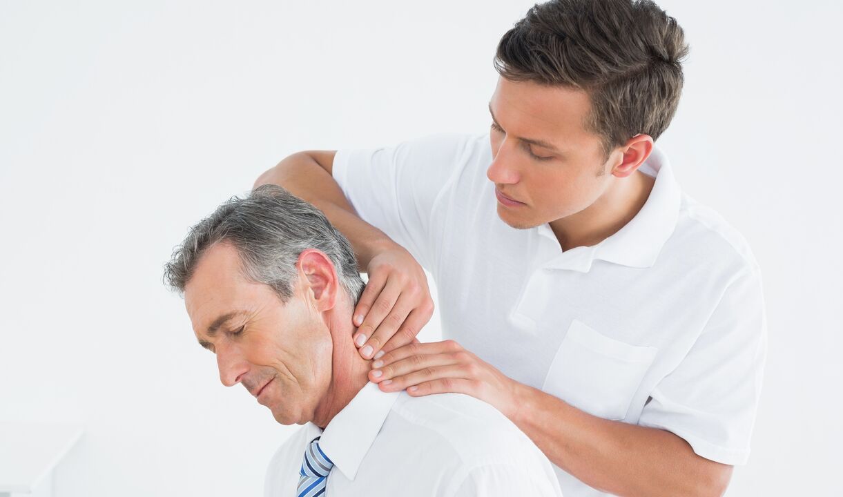the doctor examines the neck with osteochondrosis